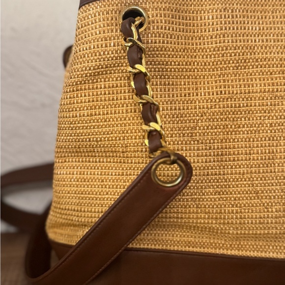 Very Rare CHANEL Chain Leather and Straw Tote - Picture 3 of 12